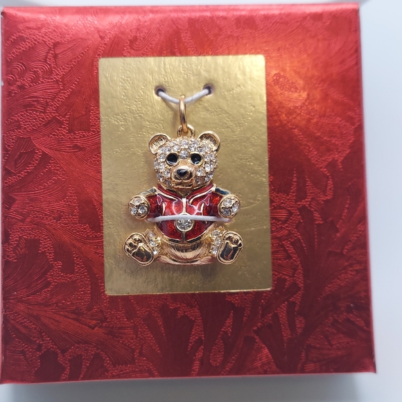 Vintage Savvy Collection Swarvoski Crystal Bear Pendant 1". - Picture 11 of 11
